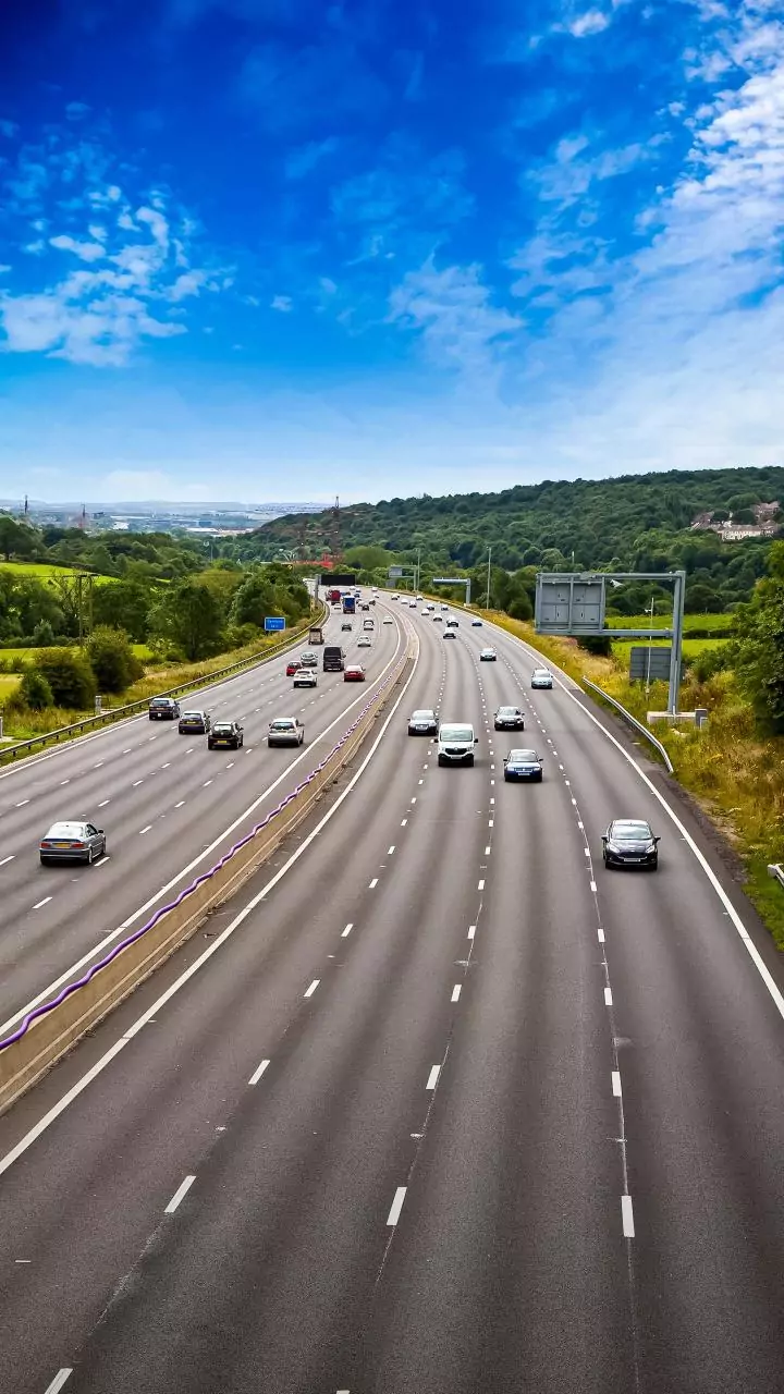 Traffic jams on Mumbai-Pune Expressway as 'Missing Link' inaugurated; CM apologises