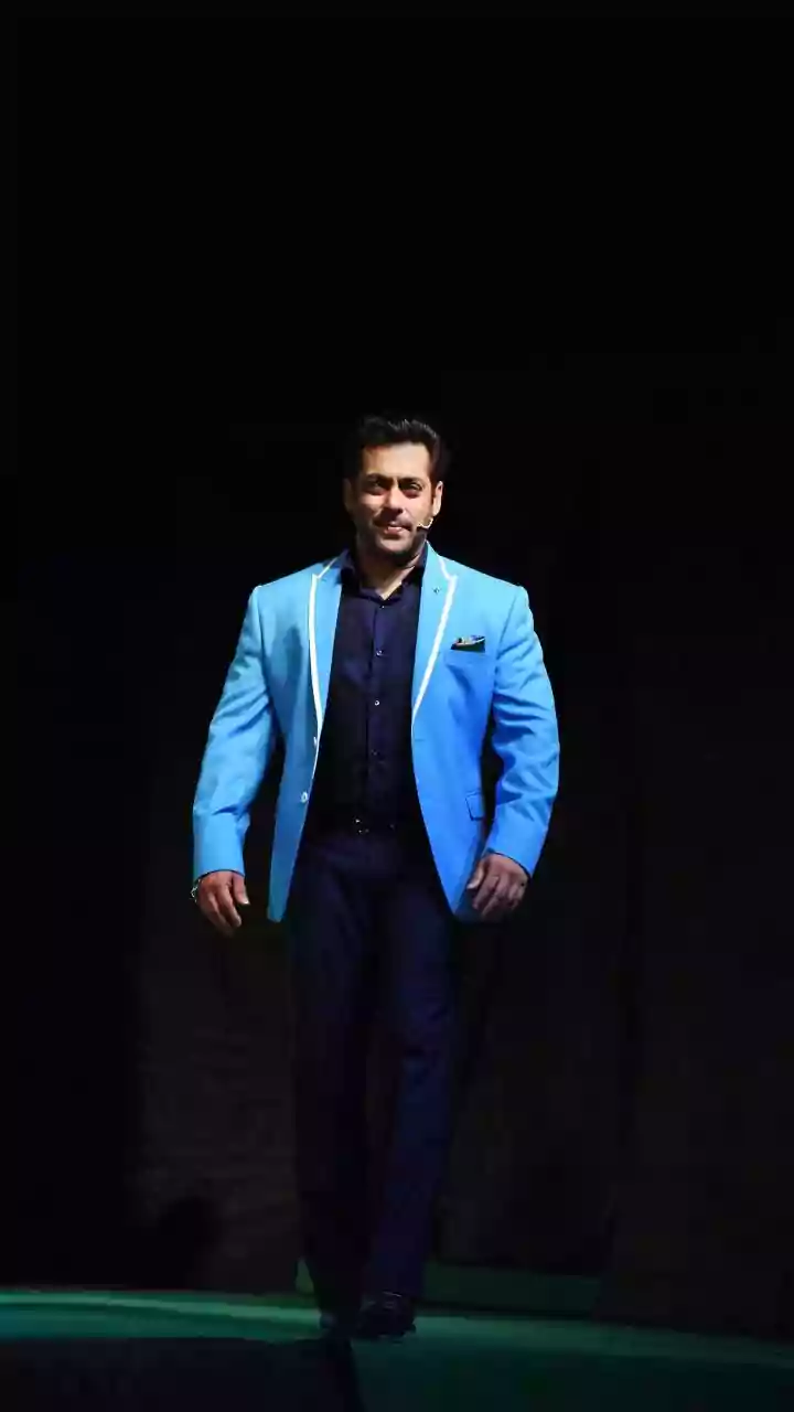 Salman Khan backs Rajpal Yadav after recent award ceremony mocks his Rs 9 crore debt case: 'You've been working for 30 years and...'
