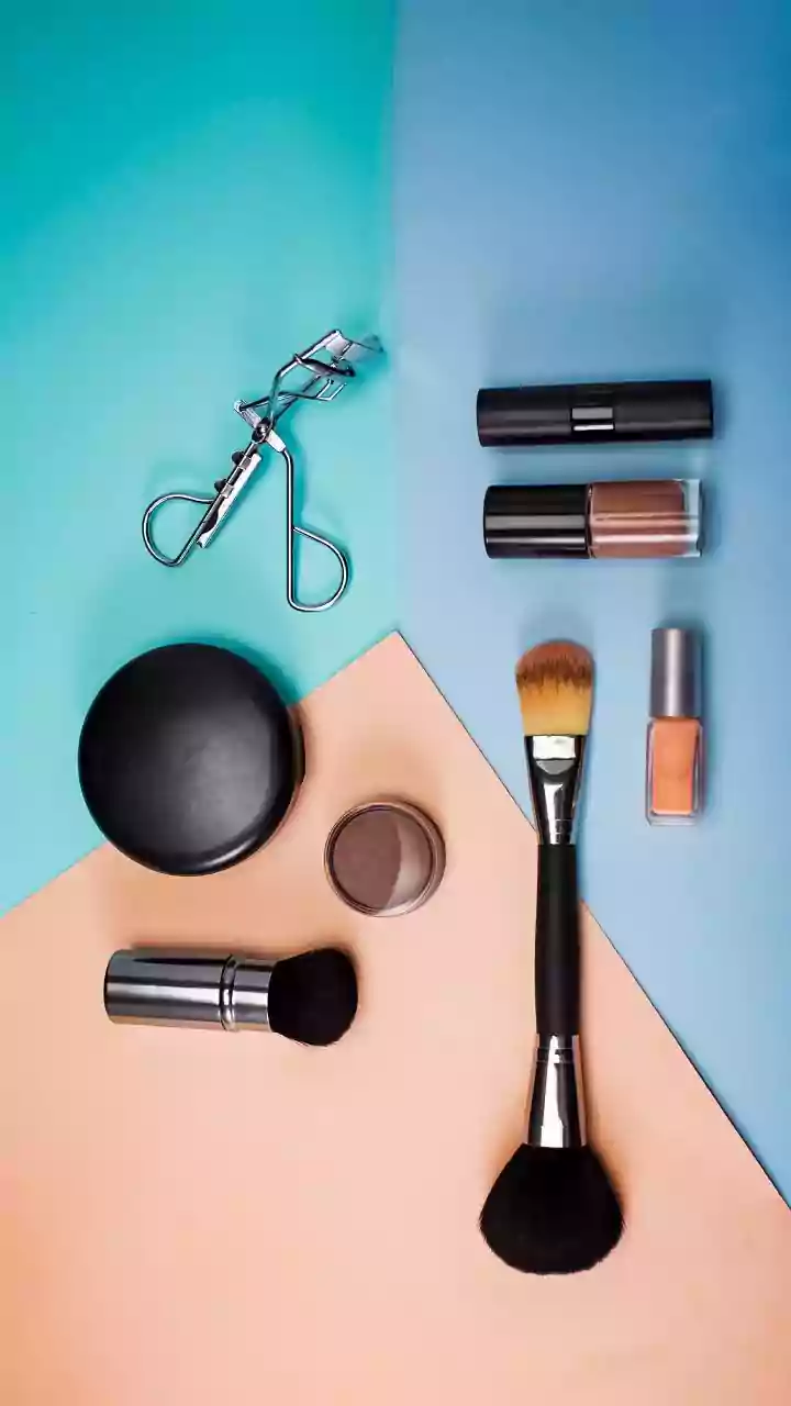 Why The No-Makeup Makeup Look Keeps Returning