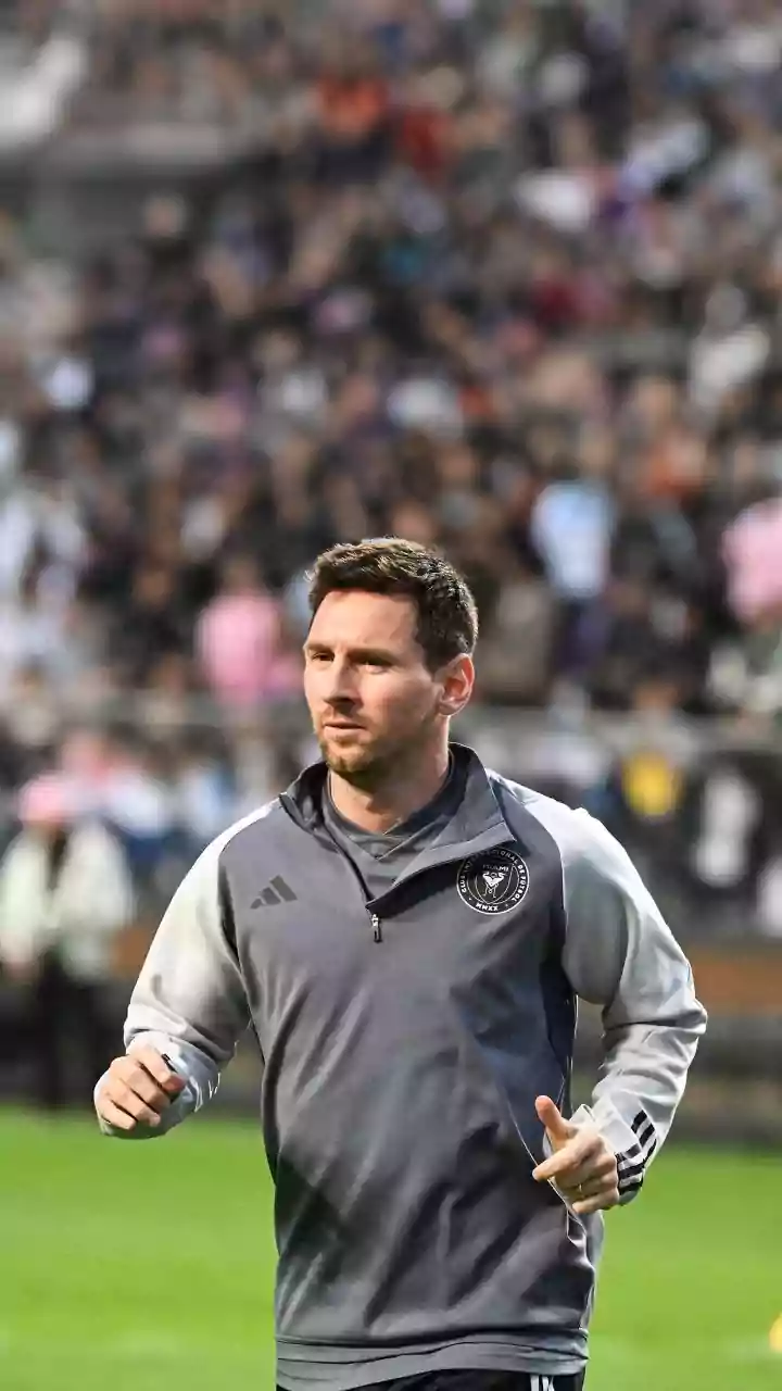 Chaos At Salt Lake Stadium: Security Breach Forces Lionel Messi To Halt Lap Of Honour | WATCH