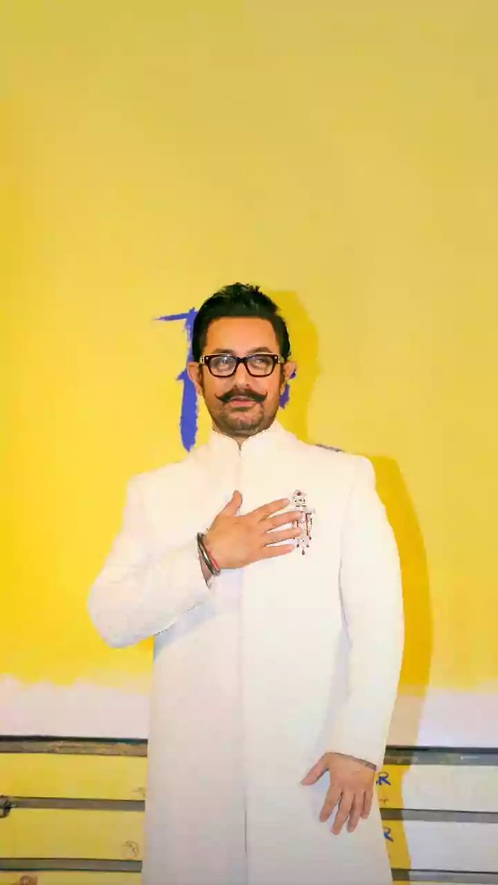 Aamir Khan spotted with ex-wife Kran Rao, girlfriend Gauri Spratt in car – Watch viral video