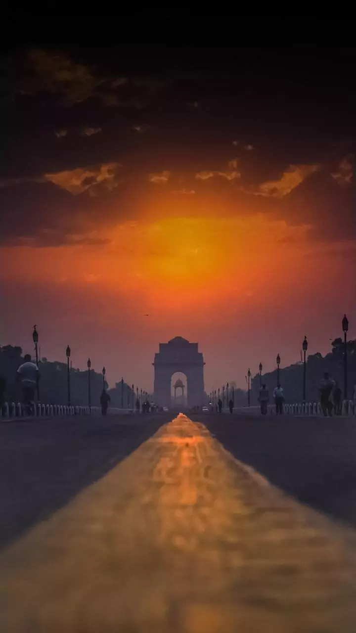 IMD’s Delhi-NCR alert — fog and poor air quality may affect travel today.