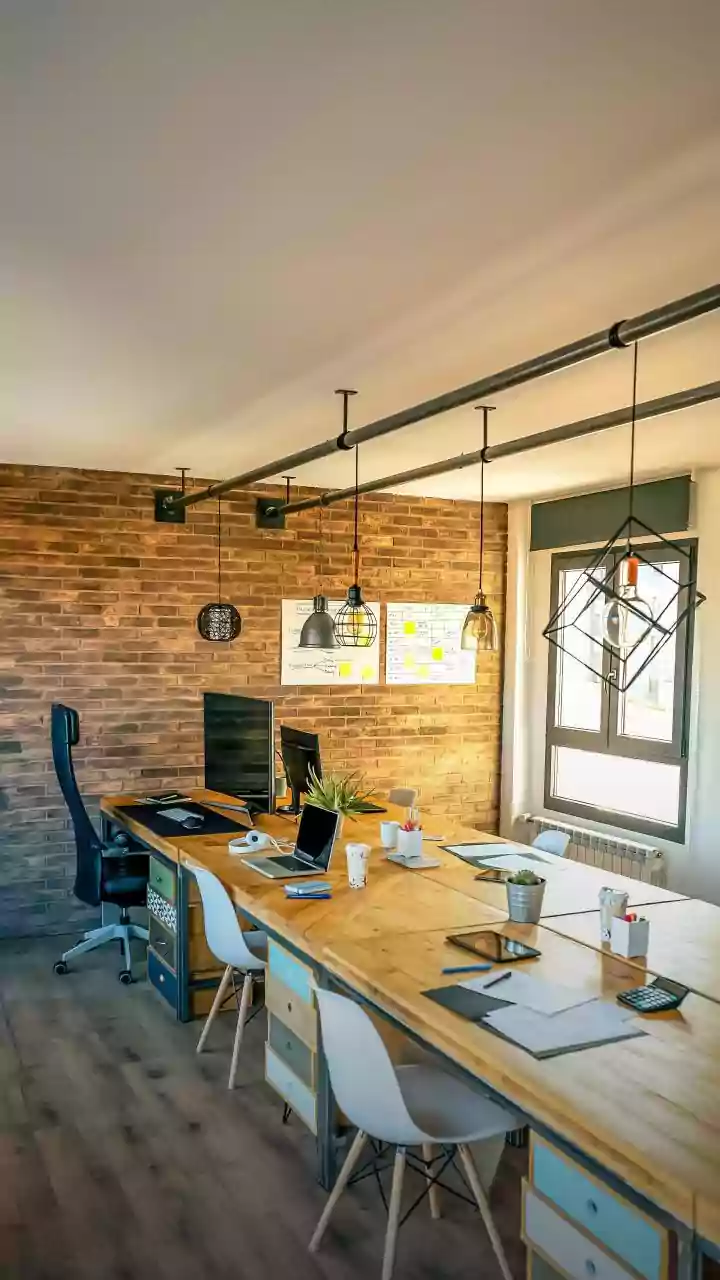 How Remote Professionals Eliminate Late Night Messages Using Asynchronous Workplace Practices