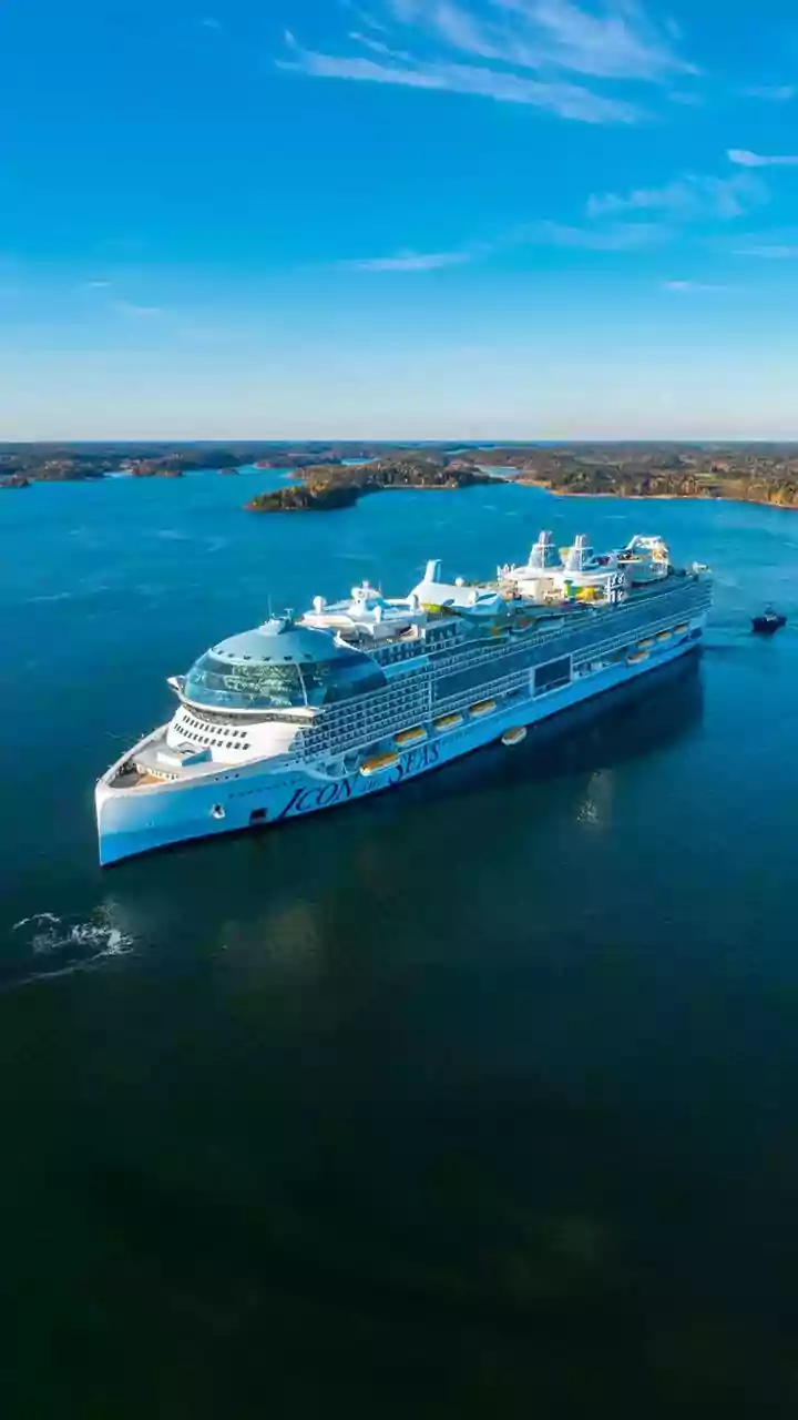 Over 1,700 Passengers Confined on British Cruise Ship in Bordeaux Due to Gastrointestinal Outbreak