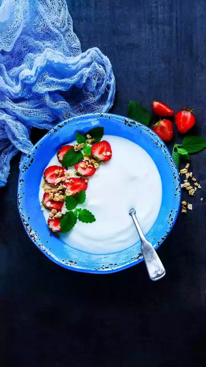 Choose Unsweetened Yoghurt to Control Added Sugar at Breakfast