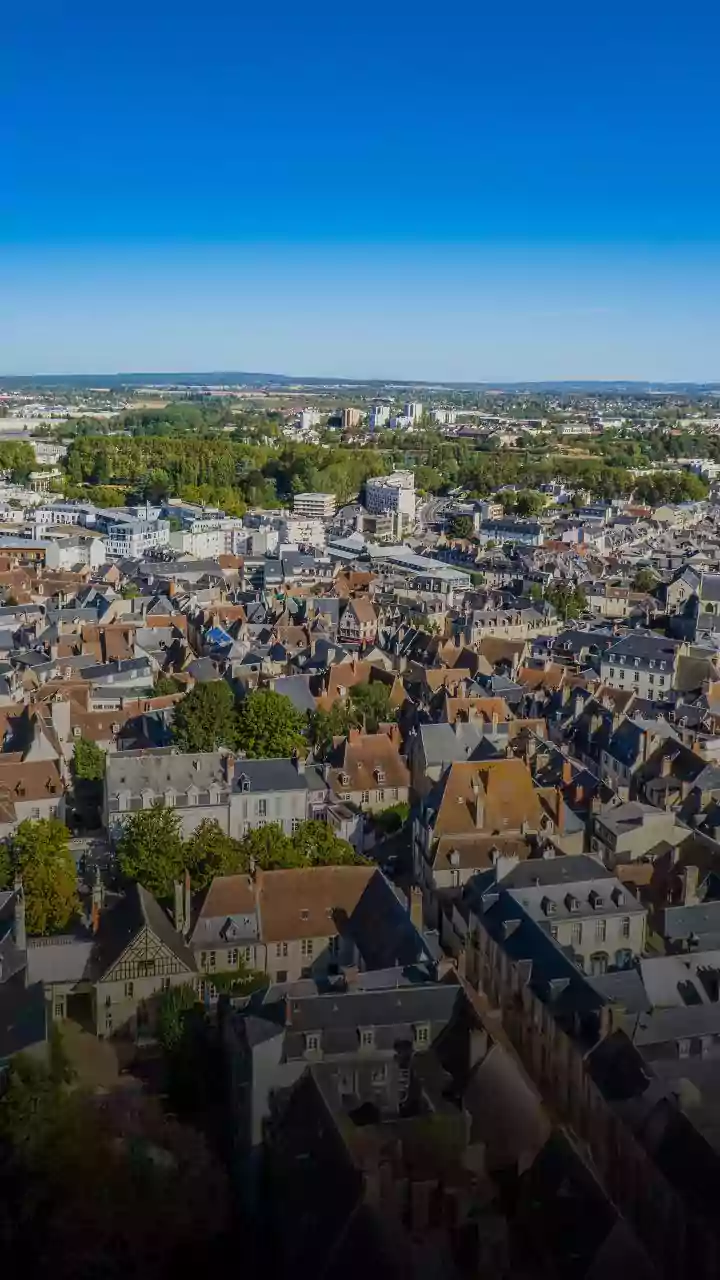 Elas se uniram para comprar um castelo medieval e proporcionam experiências para outras mulheres