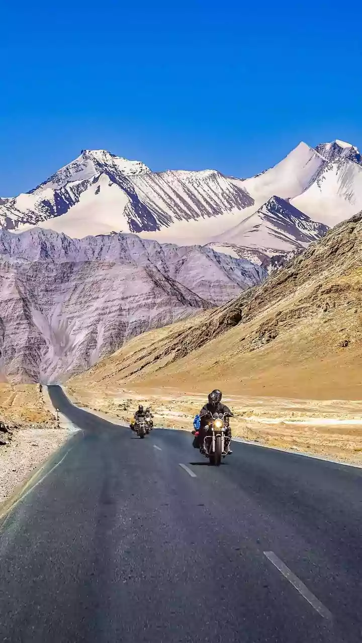 Drifting Duo Set Guinness Record in Ladakh