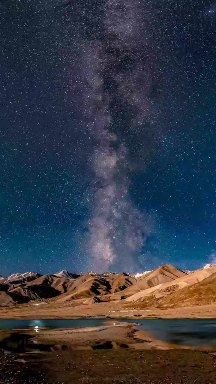 Astronomers Suggest Our Galaxy Flipped Slowly After a Head-On Collision