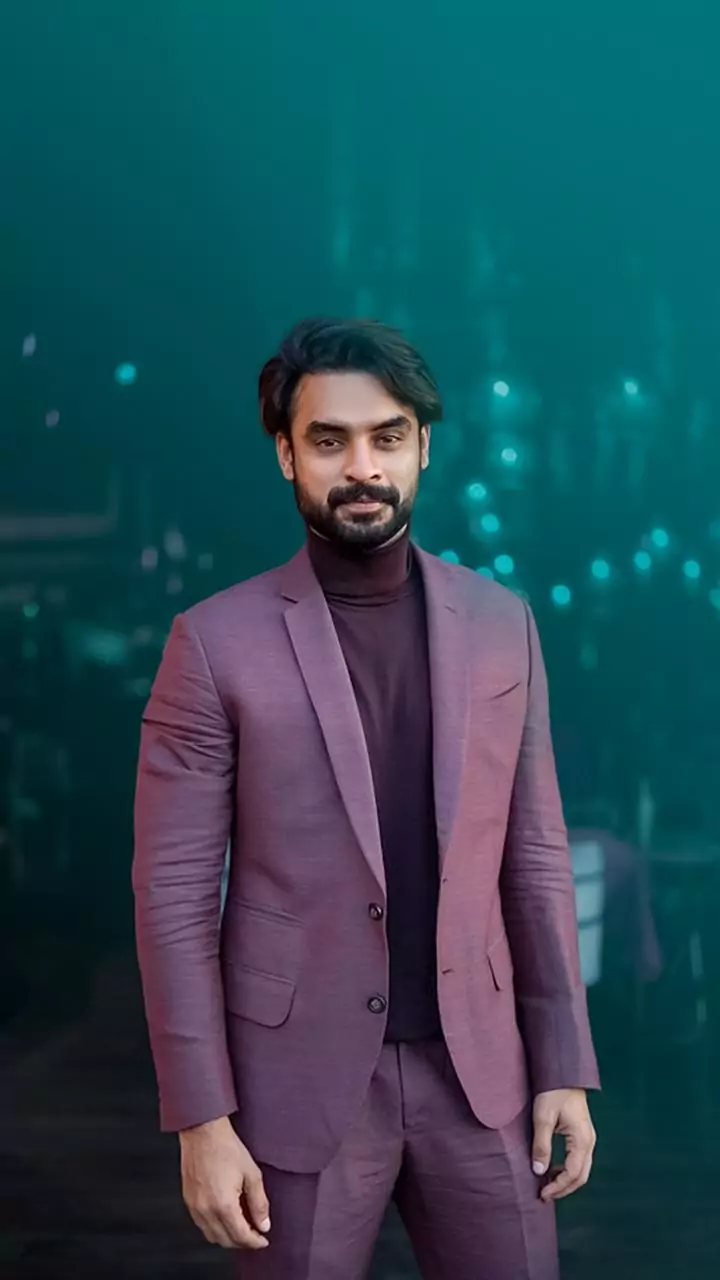 Tovino Thomas turns singer for campus comedy 'Athiradi'