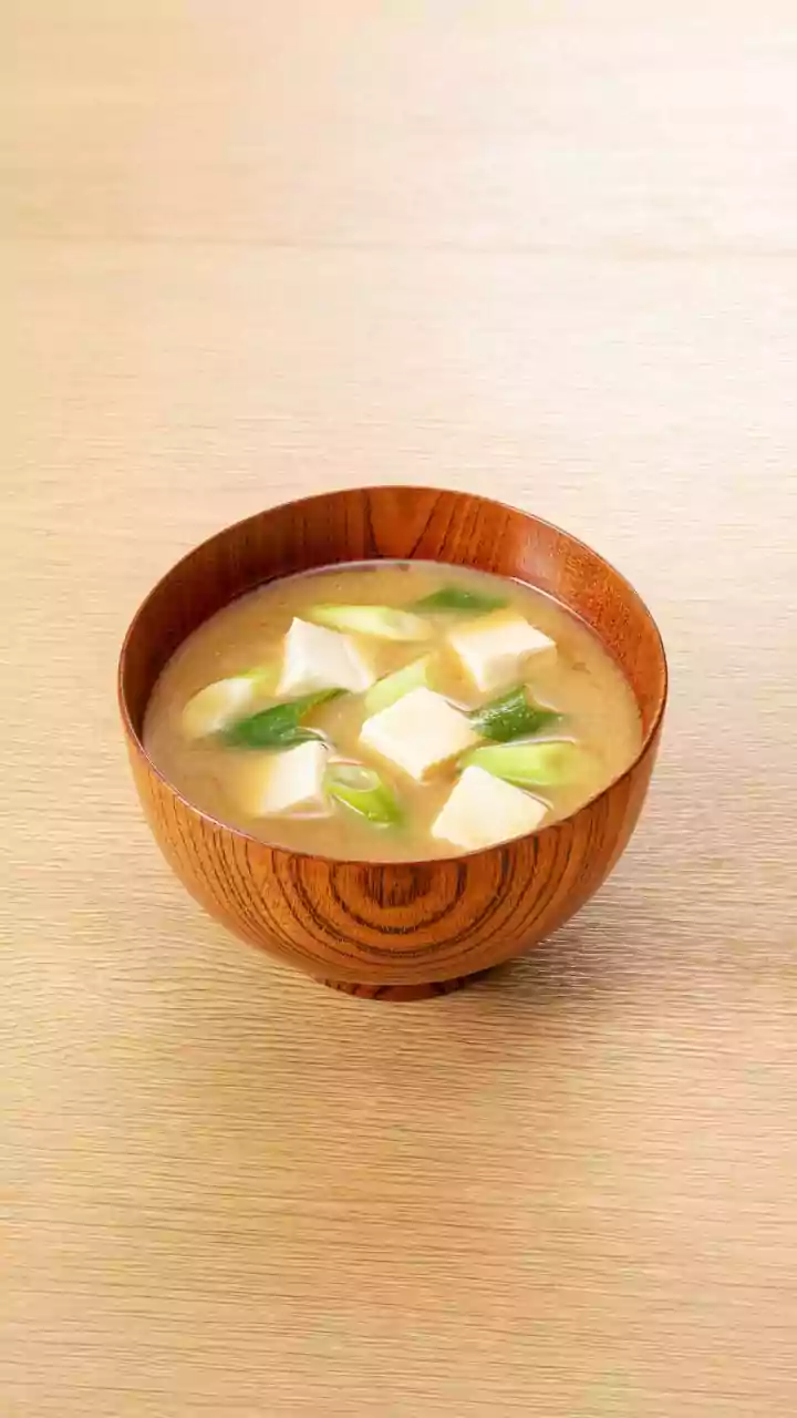 Sup Miso Fusion dengan Sentuhan Indonesia