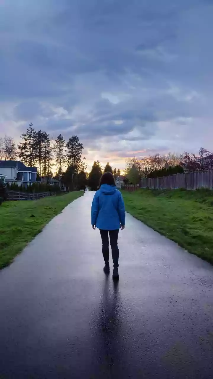 Five Mindful Walking Benefits to Explore without Overstating the Evidence