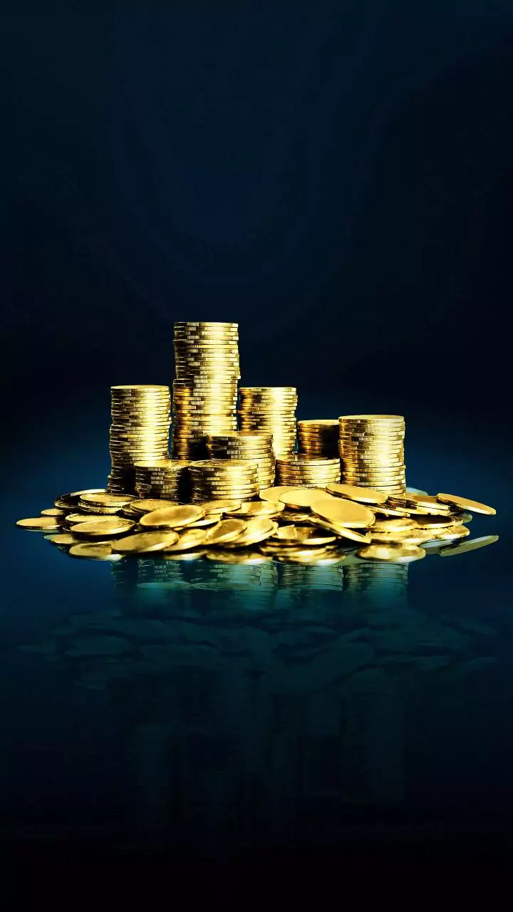 Gold scales new peak of Rs 1.4 lakh/10g in Delhi markets as global prices hit records