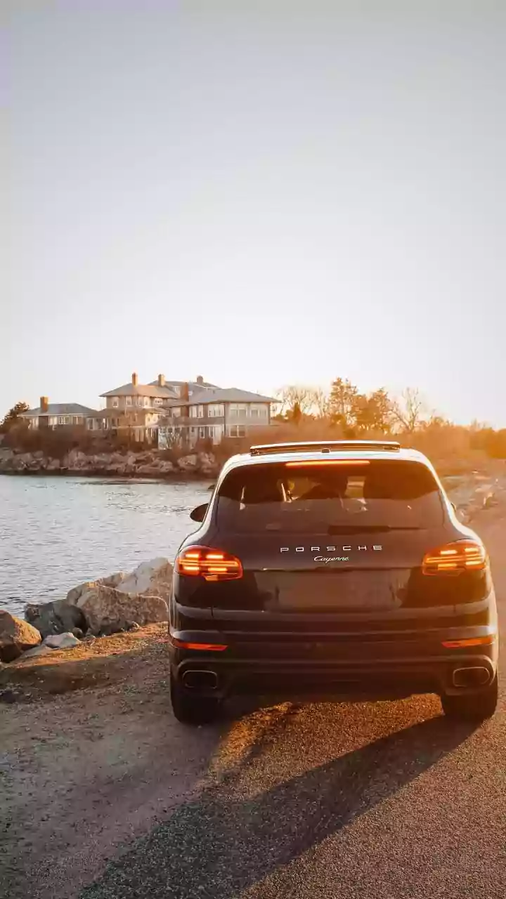 Daring Rescue Caught On Cam: Group Of Men Save Woman After SUV Plunges Into Virginia Beach Waterway; Netizen Hails Rescuers As 'Heroes'