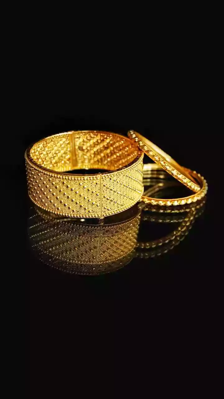 Gold Rate Today (December 10, 2025): Yellow Remains Muted; Check Prices Across Delhi, Mumbai, Chennai & Other Cities