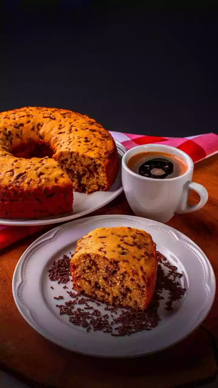 Para o lanche da tarde: bolo de café com chocolate