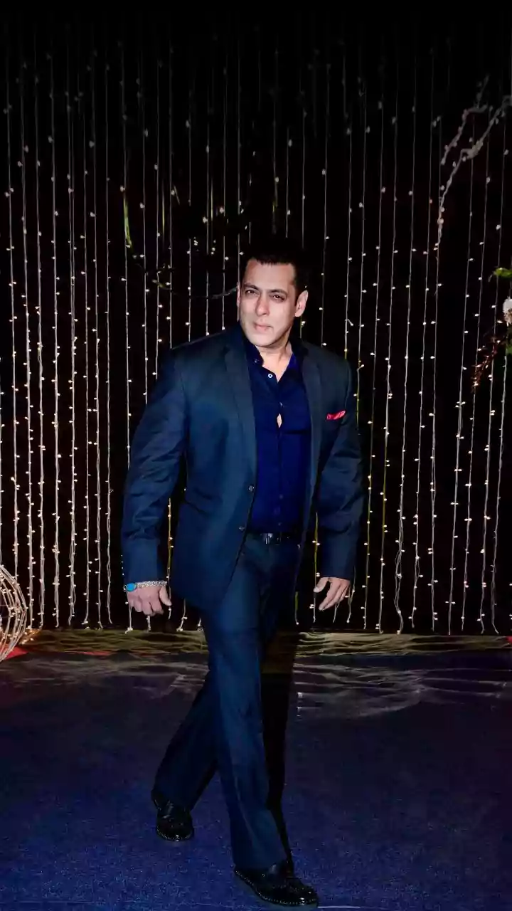 Only Salman Khan Can Make Bhel For Guests At His 60th Birthday Bash And Make It Look So Cool