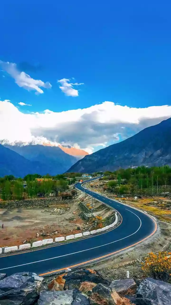 How Drivers Can Shield Vehicles From Rough Late Monsoon Terrain On Manali-Leh Routes
