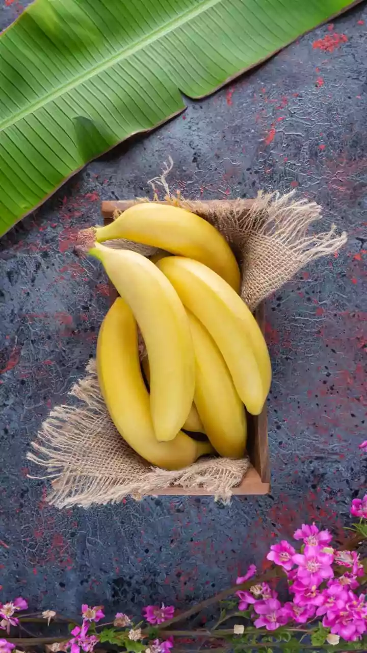 A Paper Bag Can Speed Banana Ripening With Apple Ethylene