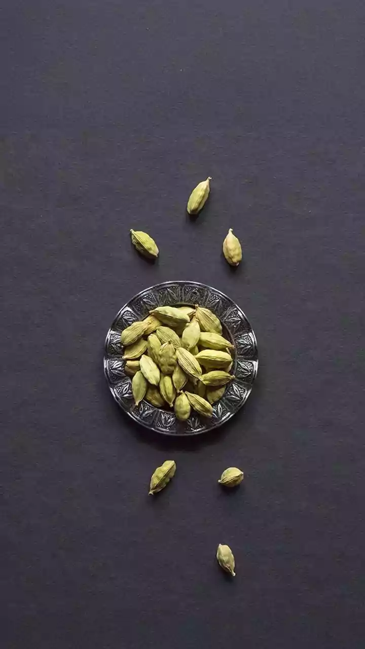 Cardamom's Amazing Digestive Perks: Why Chew After Meals?