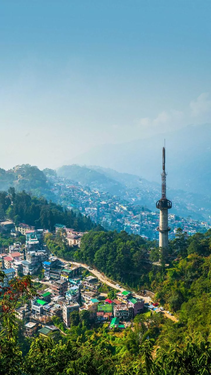 Guv VK Singh unfurls Mizoram's tallest national flag