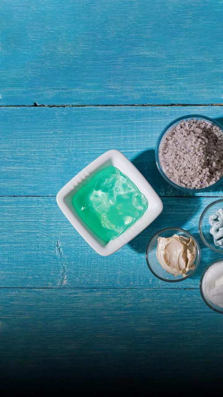 Banho de pés com camomila e sal grosso: por que fazer e para que serve