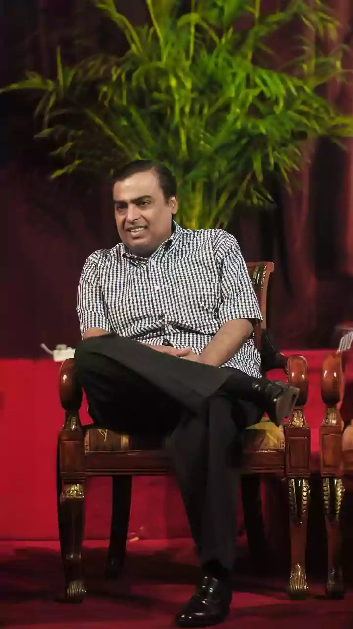 Mukesh Ambani Celebrates 69th Birthday With Grand Puja, Brahman Bhoj & Siddhivinayak Temple Visit With Nita & Other Family Members