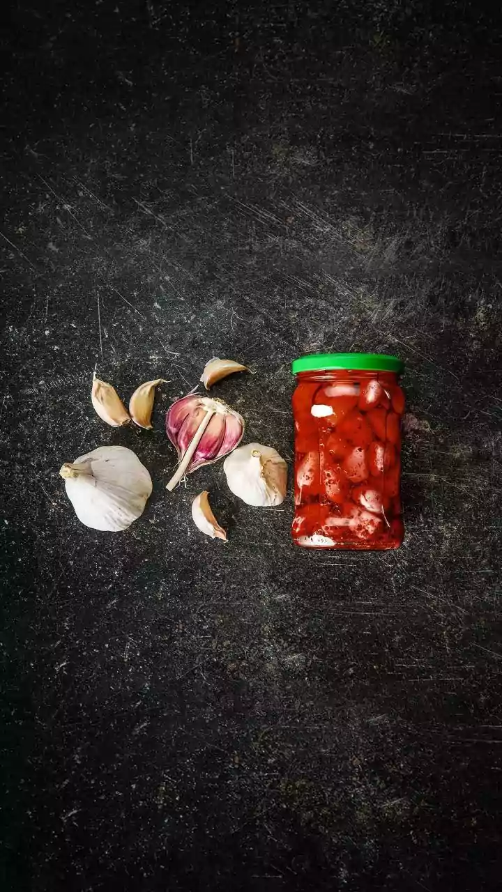 Zesty Garlic Pickle: A Quick & Delicious Indian Delight