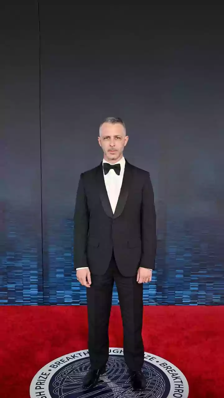 'The Social Reckoning' trailer: Jeremy Strong plays Zuckerberg with charisma