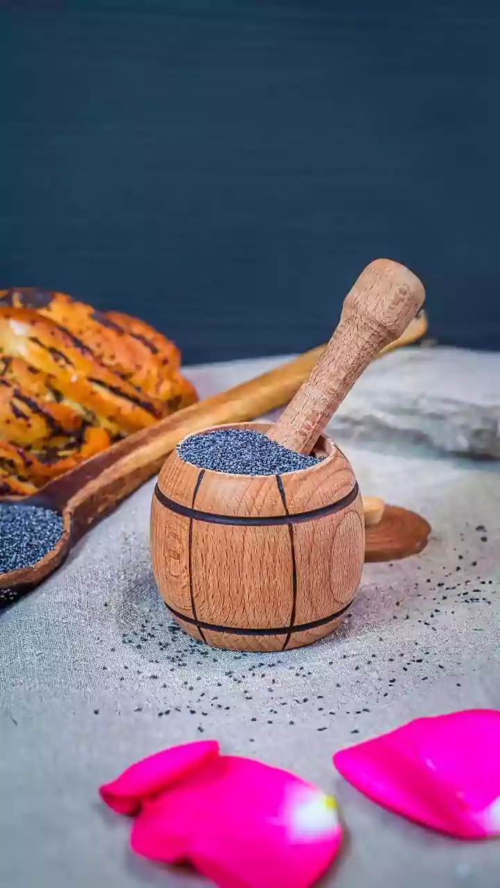 Score wonderful skin with poppy seeds