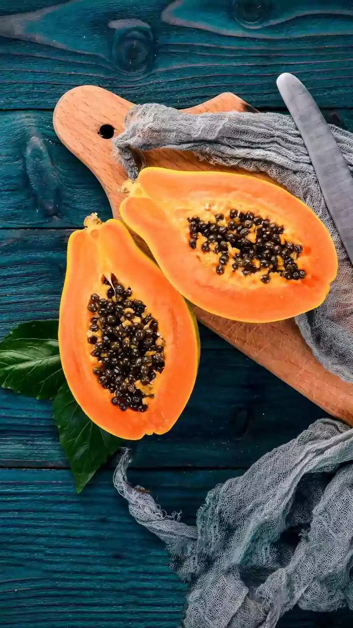 Papaya v/s pineapple: Which is better for digestion?