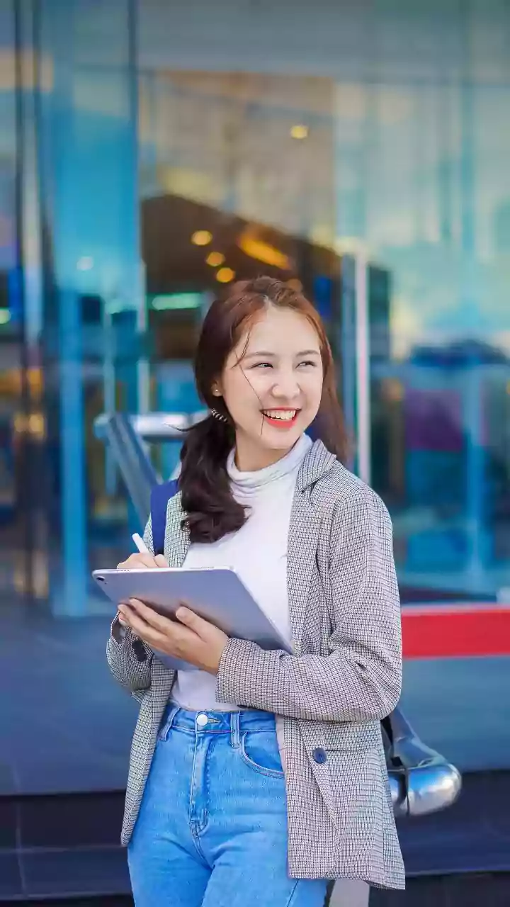 How Freshers Highlight Technical College Projects On LinkedIn Profiles With Confidence