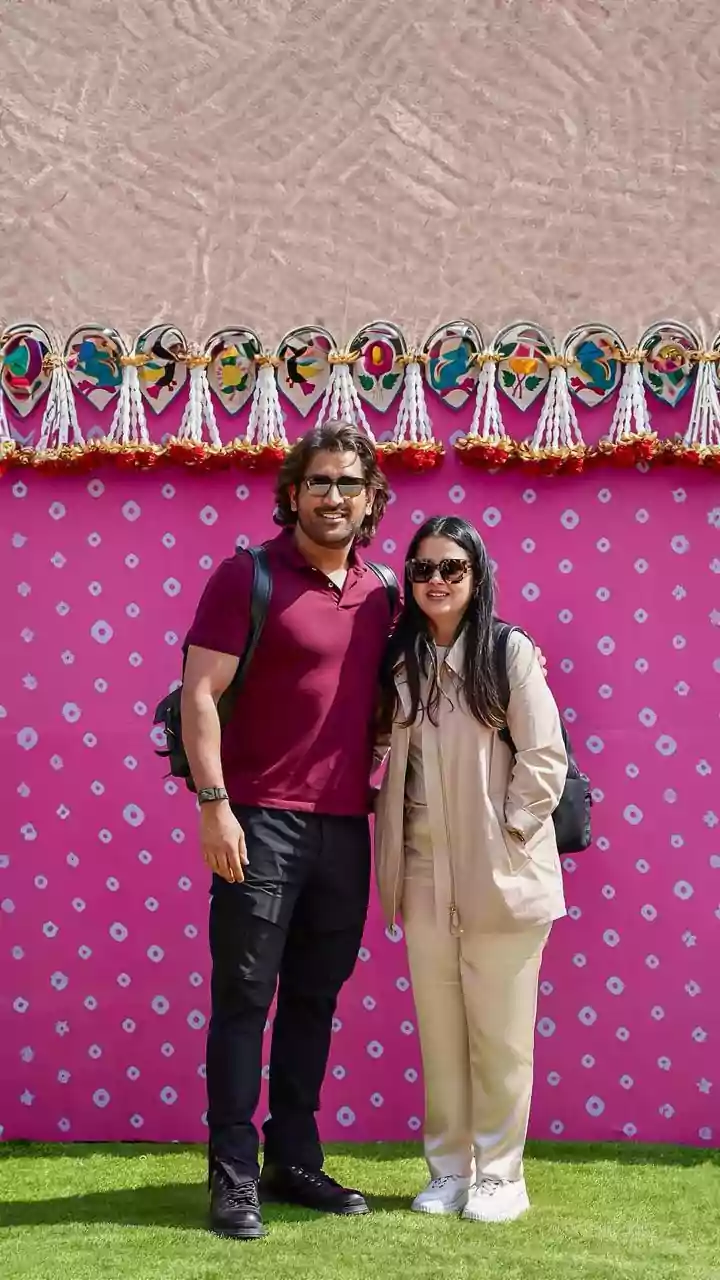WATCH: MS Dhoni and Ambani family enjoy Navaratri celebrations together, goes viral
