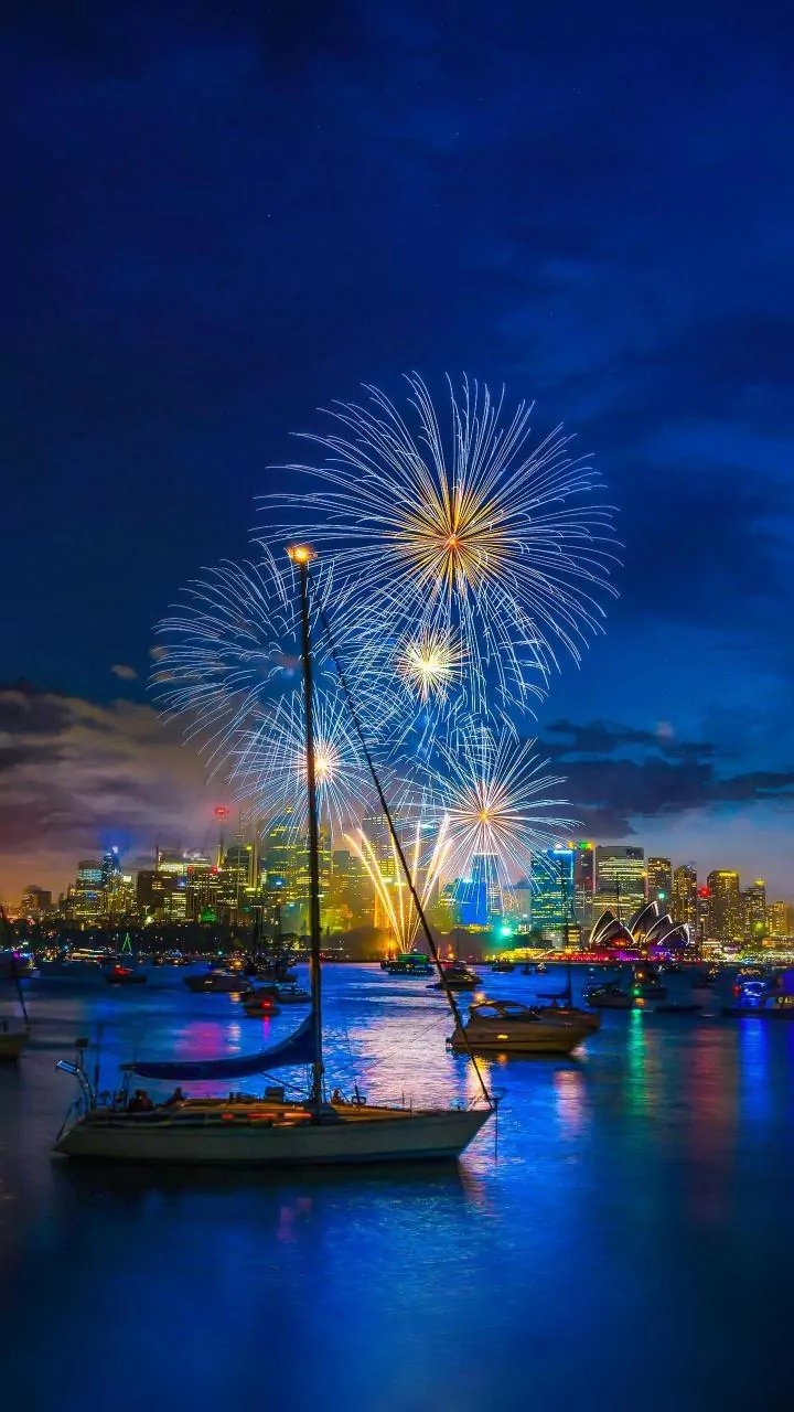 Christmas celebrations scaled back at Bondi beach after deadly attack