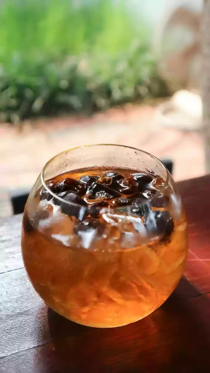 How Artisanal Cold Brews Combine Lemongrass And Whole-Leaf Teas For Balanced Afternoon Flavours
