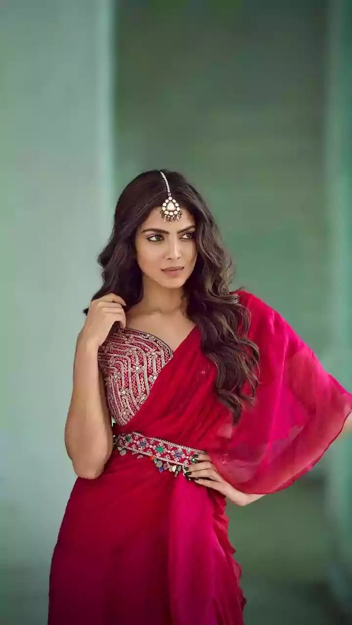 Elevate Your Saree Game: 5 Chic Ways to Style with a Belt for a Modern Edge