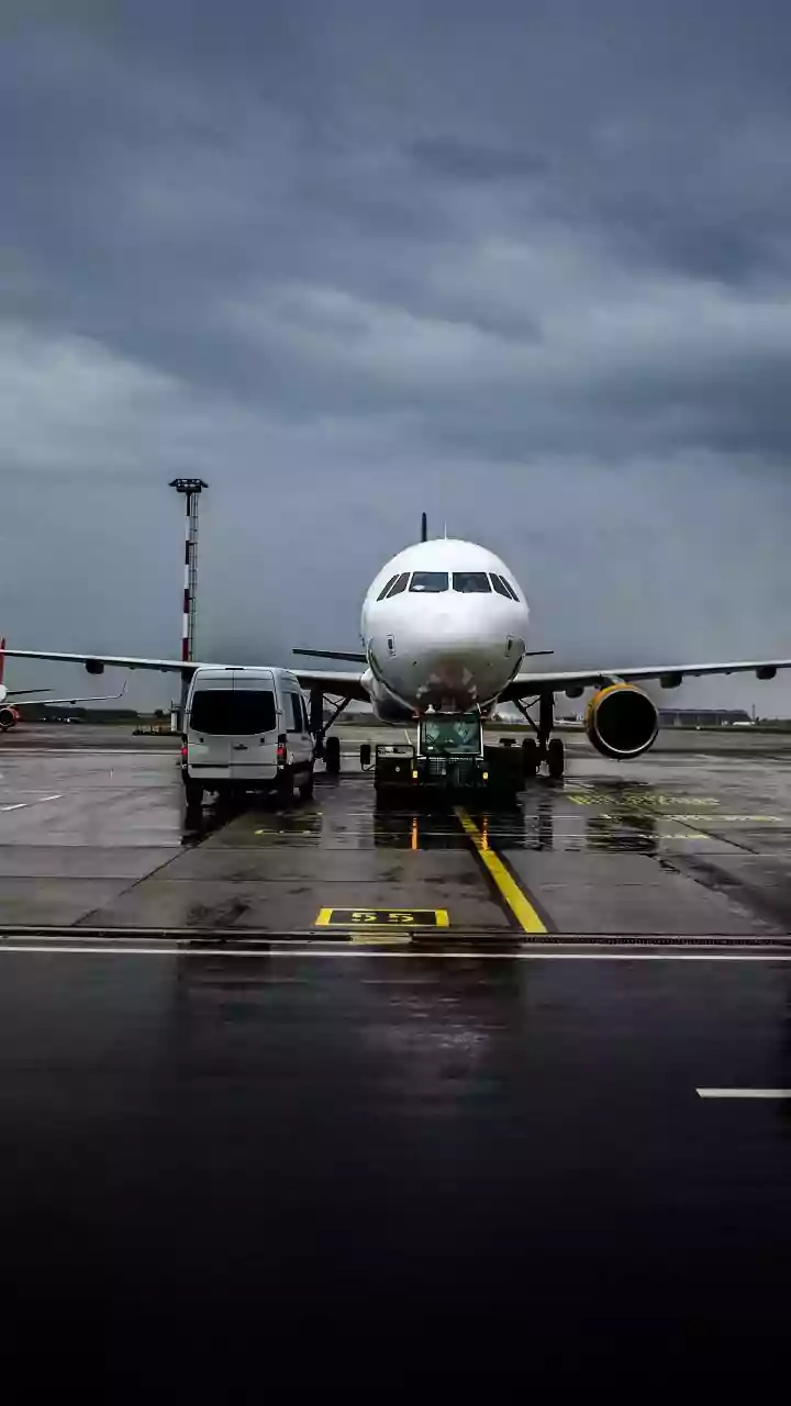 Delhi Airport issues fog advisory, warns of possible flight delays