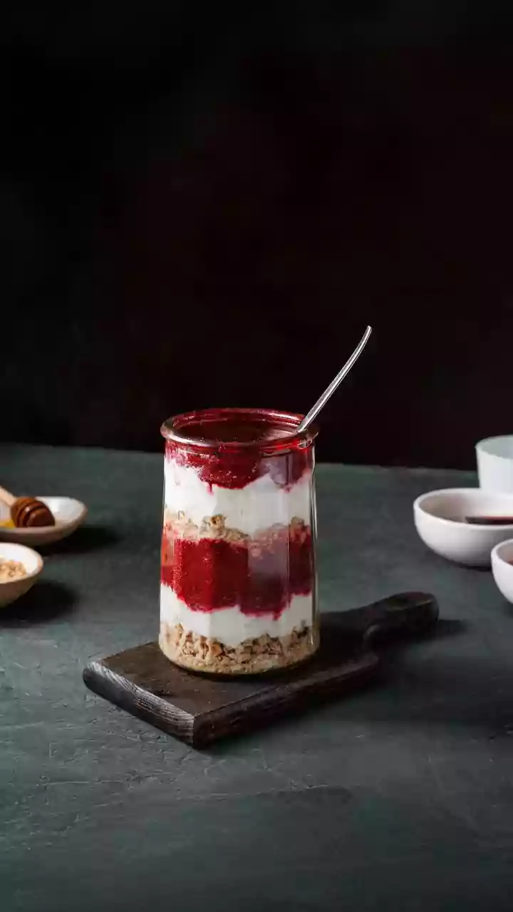 Quer uma sobremesa rápida? Faça verrine de Biscoito Maria com goiabada