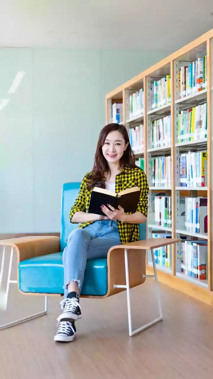 Why Post-Graduate Students Use Autonomous AI Tools To Refine Thesis Literature Summaries