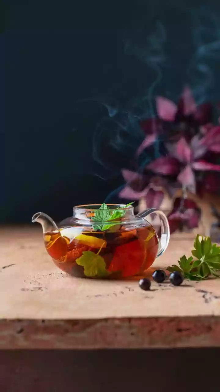 Botanical Cold-Brew Teas Craze: Artisanal Cafes Champion Single-Estate Leaves And Local Herbs