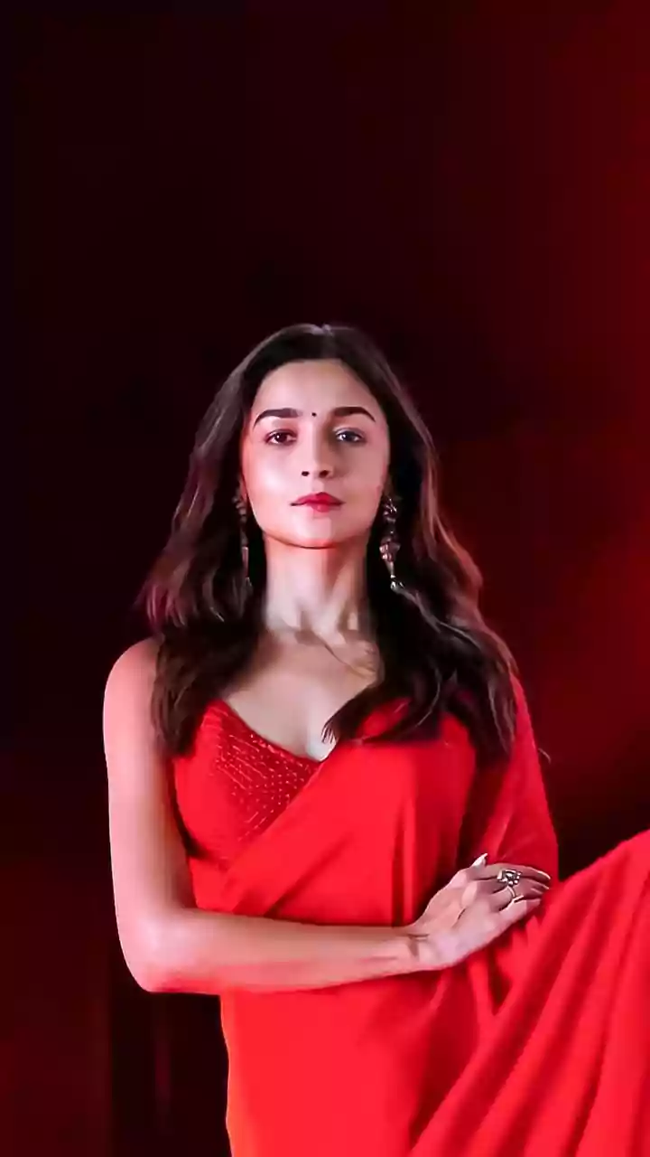 Alia Bhatt’s Archival Herve Leger Moment Redefines Red Carpet Power Dressing