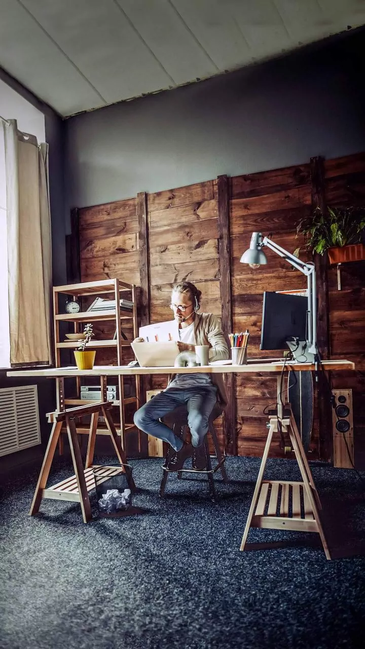 How Young Remote Staff Limit Late Night Messaging Through Asynchronous Work Culture