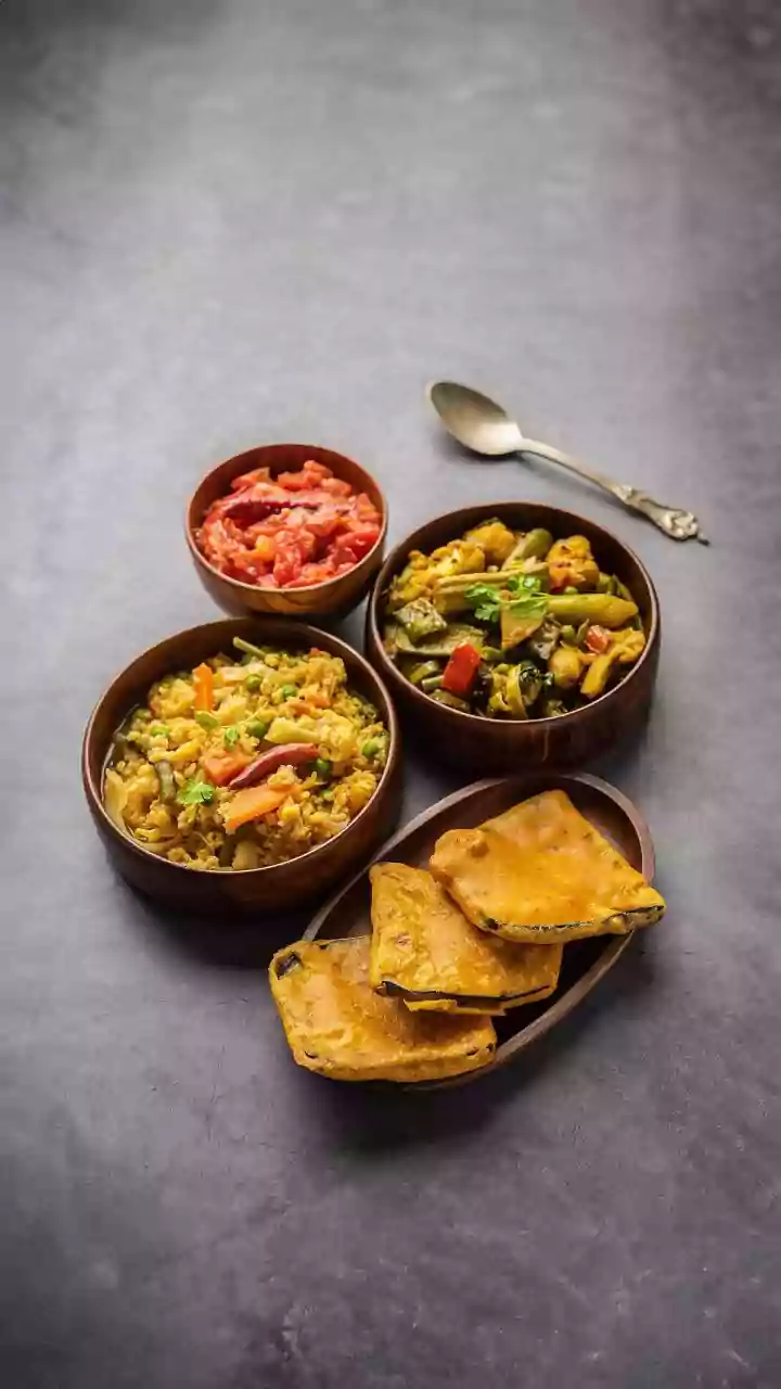 Jhalmuri Fever: Mumbai's Top Spots to Savor the Viral Bengali Street Food Sensation