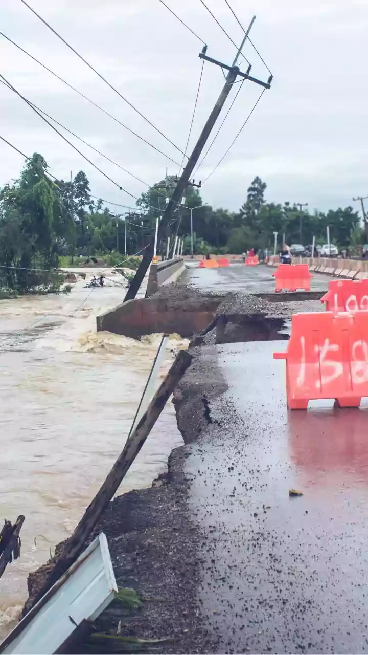 Flash Floods in Nepal-Tibet Border Leave Thousands Missing