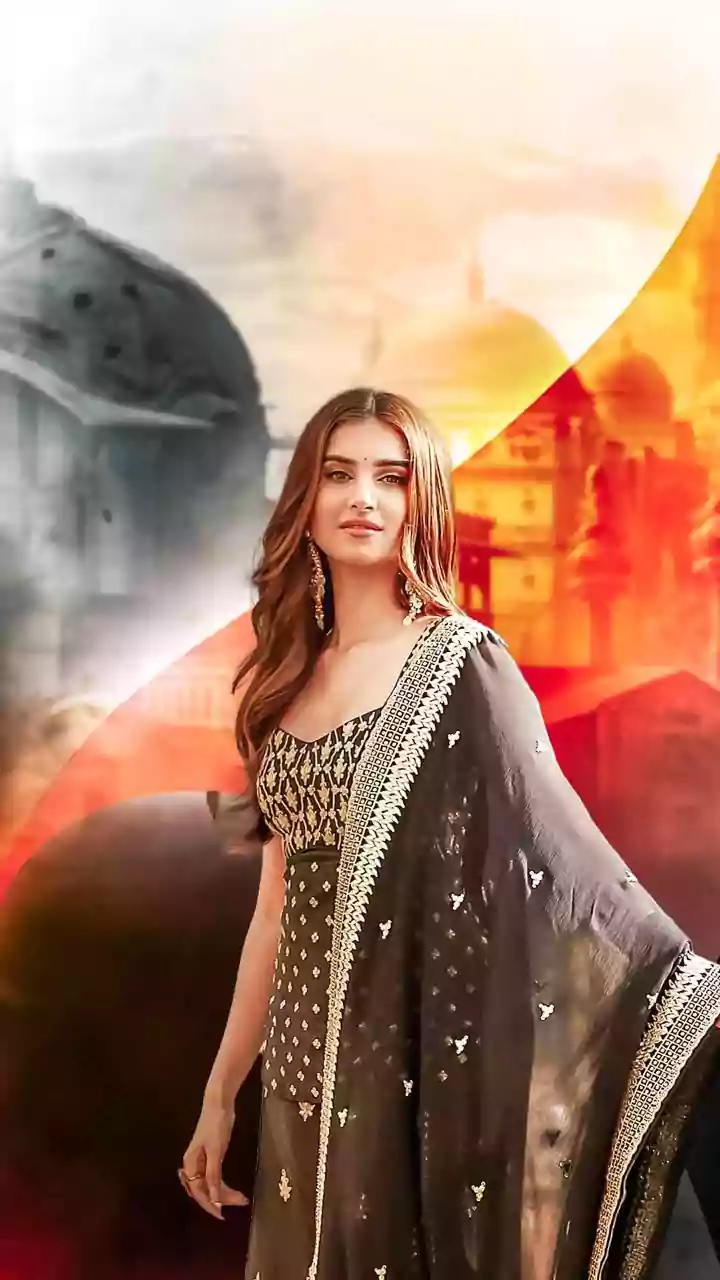 Tara Sutaria Glows In ₹2.11 Lakh Pearl Saree At Friend's Wedding With Boyfriend Veer Pahariya