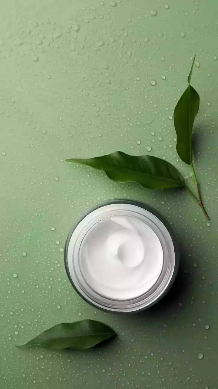 Top 8 Oil-Free Moisturisers for Oily Skin: Lightweight & Effective