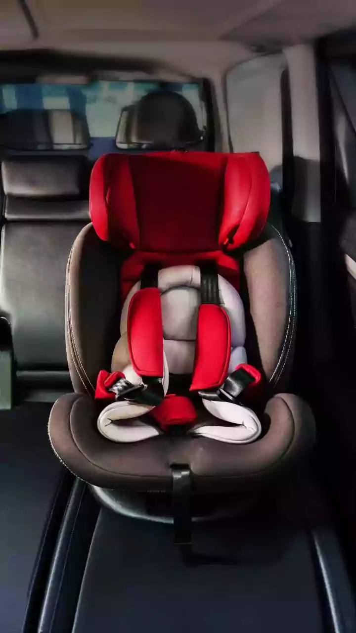 Bebê morre na Alemanha após ser esquecida no carro pela mãe