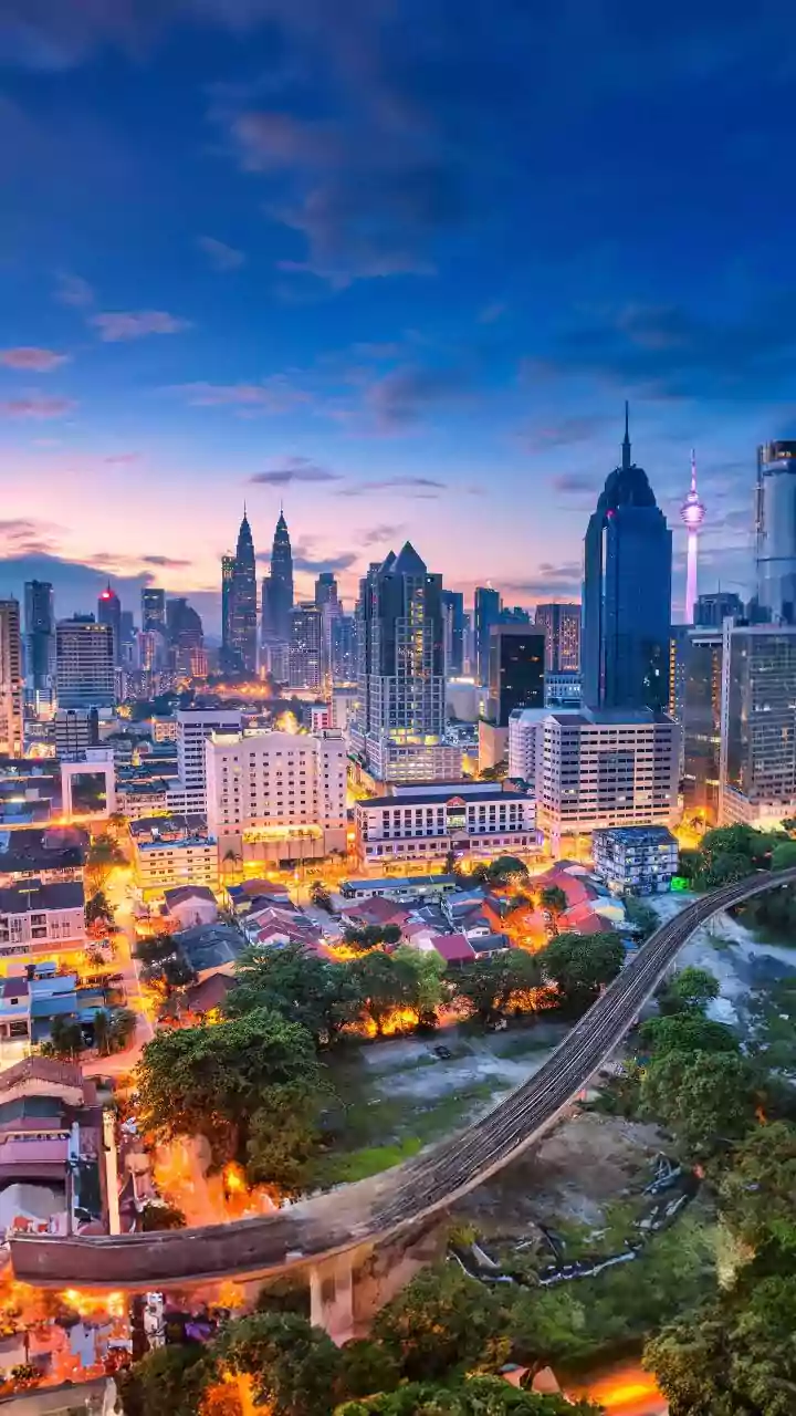 PM Modi welcomed in Malaysia with cultural performances