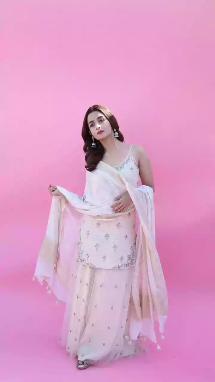 Why Some Traditional Outfits Work Well With Understated Makeup