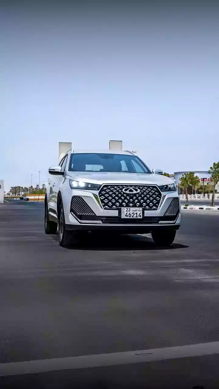 Chery Tiggo X é novo SUV de topo com tela retrátil e gaveta de maquiagem