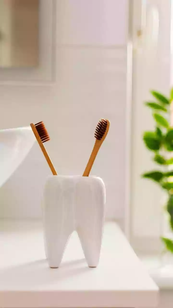 7 Harmful Oral Habits Revealed by a US Dentist: Protect Your Smile Today!